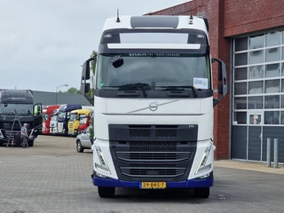 Volvo FH 2021 - 13.500 4x2 Globetrotter XL - I parkcool - 2x tank - Steel/air afbeelding 2 miniatuur