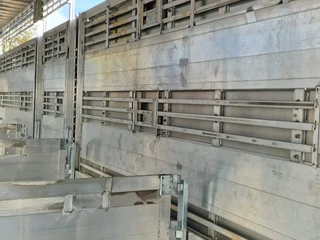 Pezzaioli N/A 2026 - New 3 stock livestock trailer 95.4M2 - Water & Ventilation - Lifting floors - Lifting roof - Lift axle immagine 27
