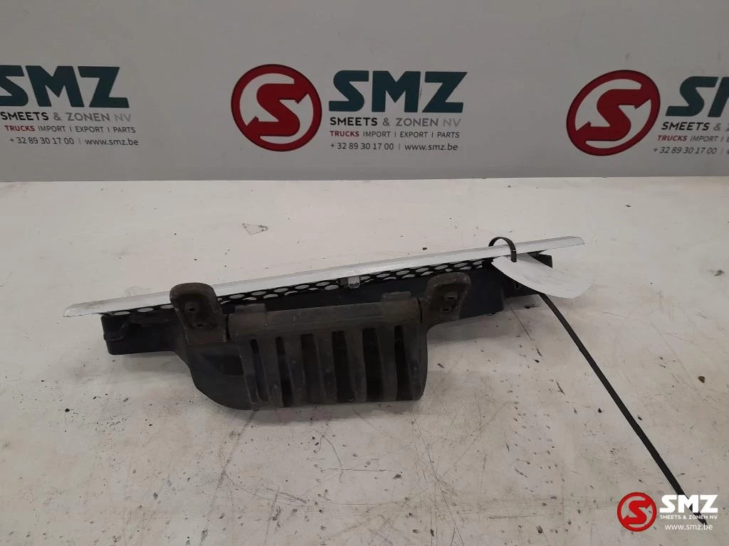 Mercedes-Benz 2014 - Occ grille linksonder Mercedes Bild 2