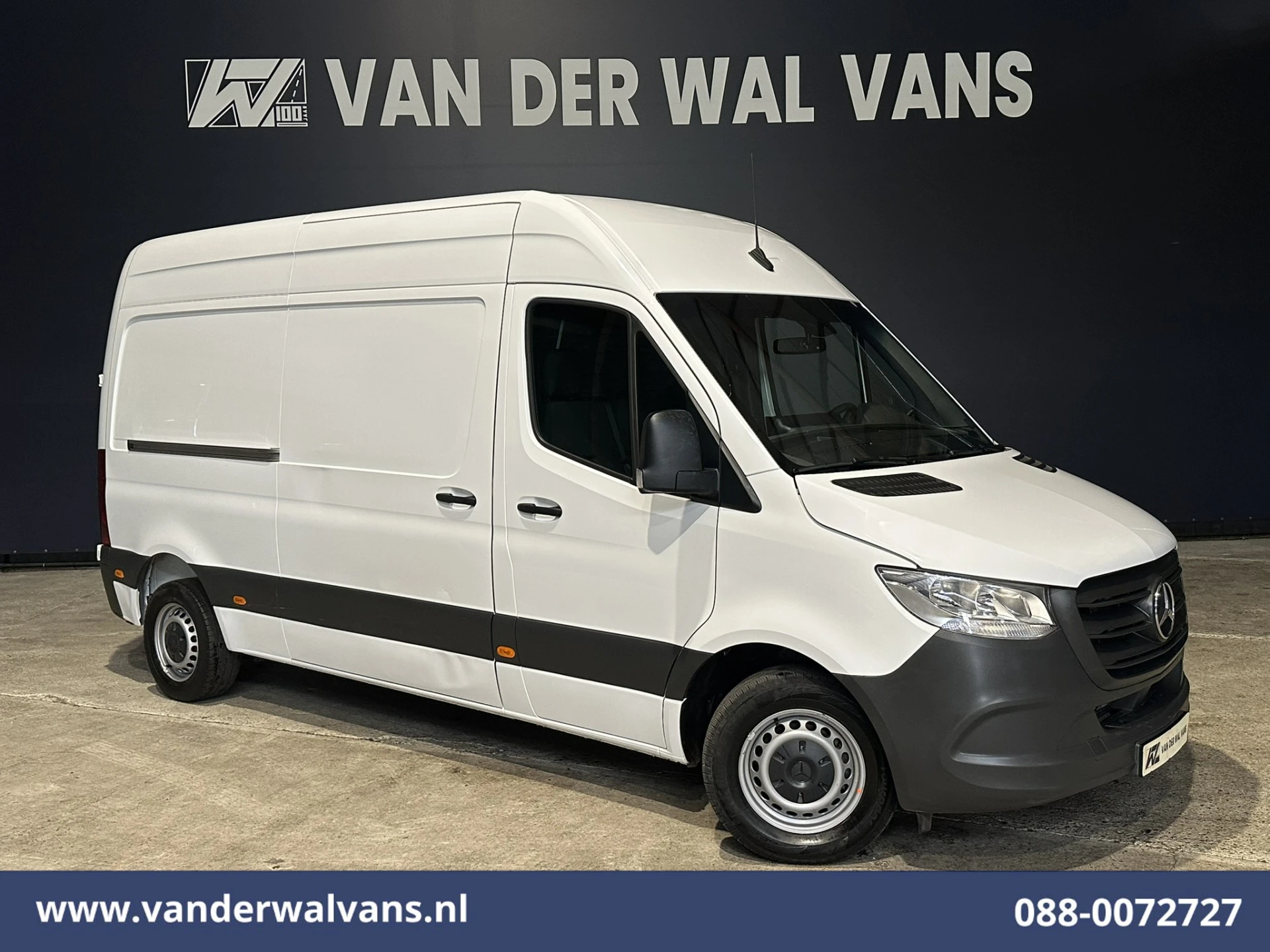 Mercedes-Benz Sprinter 2023 - 211 CDI 115pk L2H2 Euro6 Airco | Camera | Trekhaak afbeelding 1