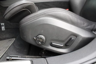 Volvo V60 2020 - 2.0 T5 R-DESIGN / Panorama dak / 250 PK immagine 29