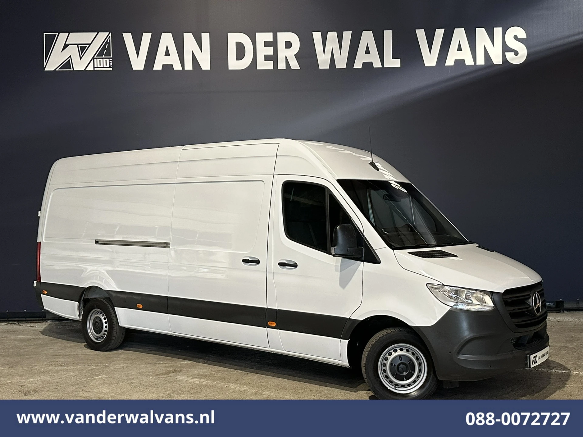 Mercedes-Benz Sprinter 2023 - 317 CDI 170pk L3H2 Euro6 Airco | Camera | Navigatie | Apple Carplay | Chauffeursstoel afbeelding 1