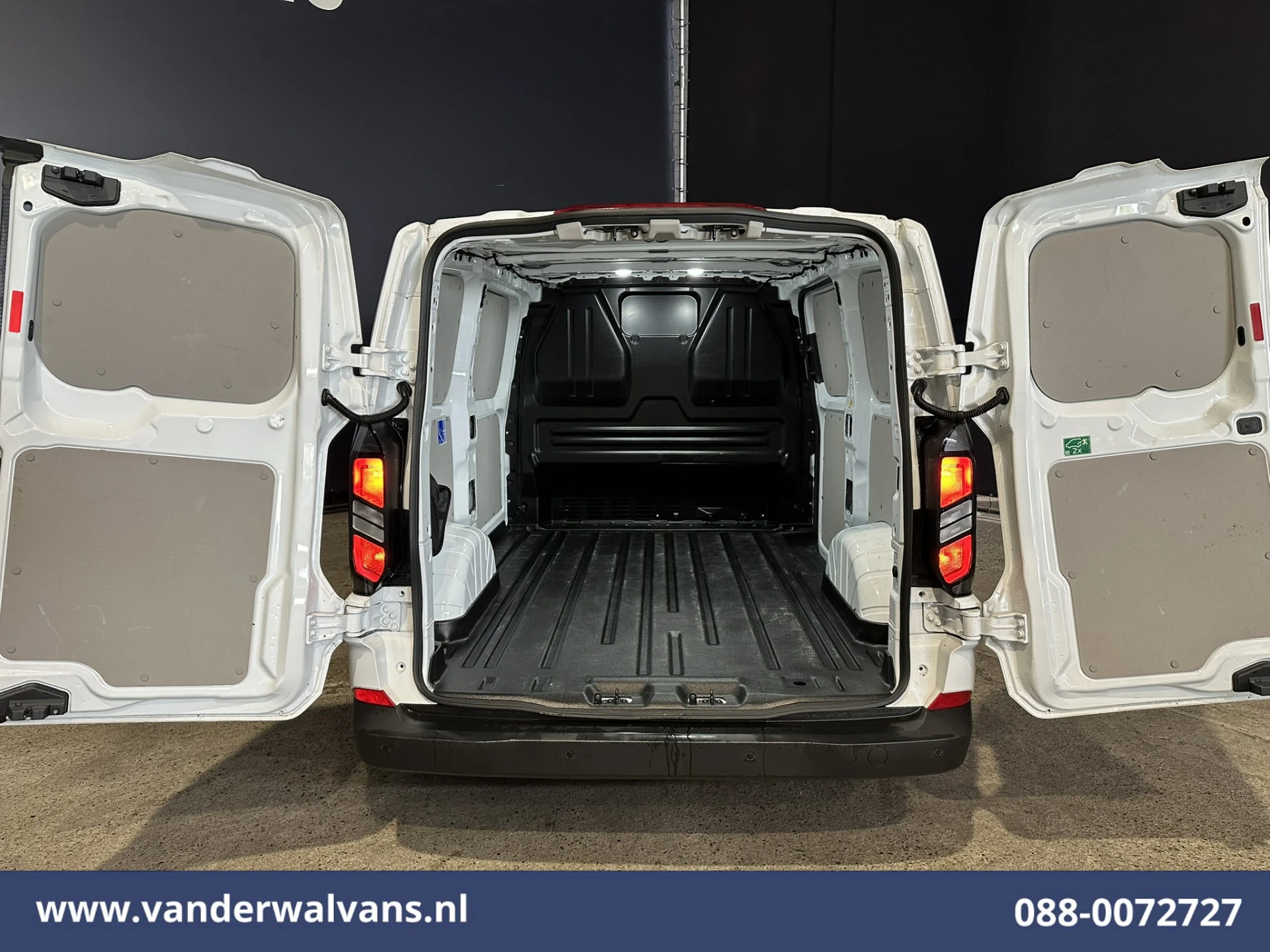 Ford Transit Custom 2024 - 2.0 TDCI 111pk L1H1 Euro6 Airco | Camera | LED | Apple Carplay | Cruisecontrol obrázek 12