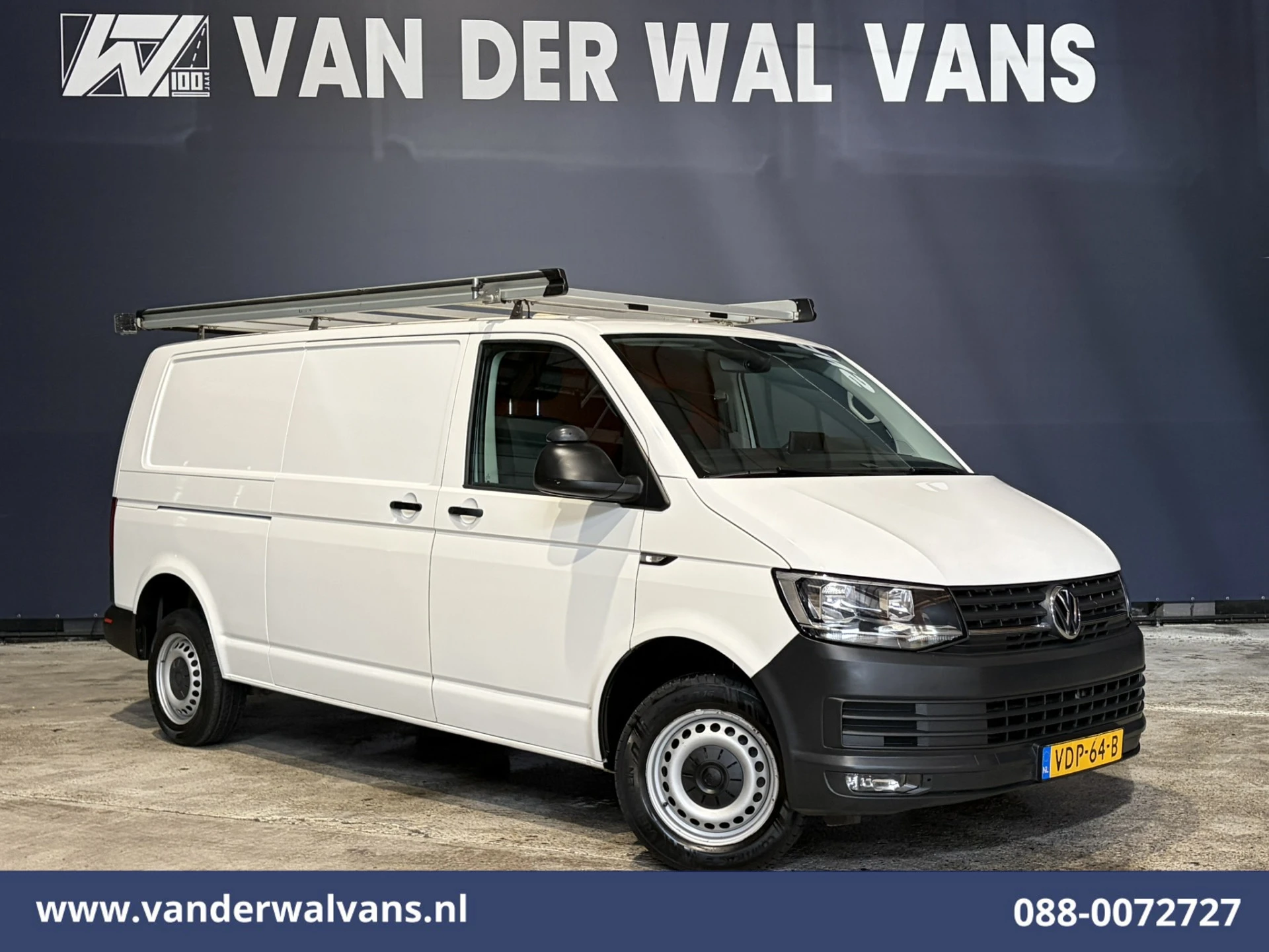 Volkswagen Transporter 2020 - 2.0 TDI 102pk L2H1 Euro6 Airco | Imperiaal | Trekhaak | Camera | Cruisecontrol afbeelding 1