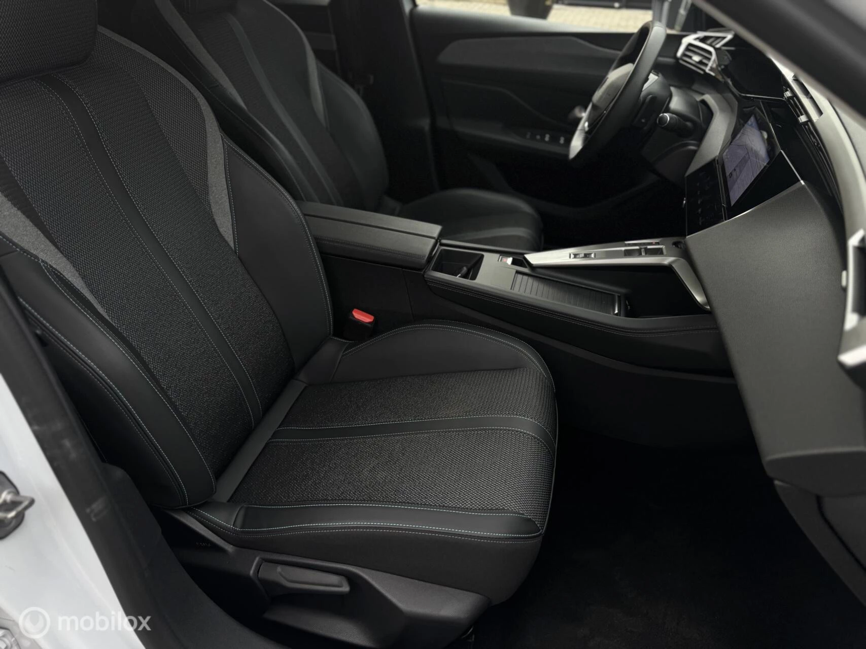 Peugeot 308 2024 - SW 1.2 PURETECH 130 EAT8 ALLURE 2024|Garantie изображение 37