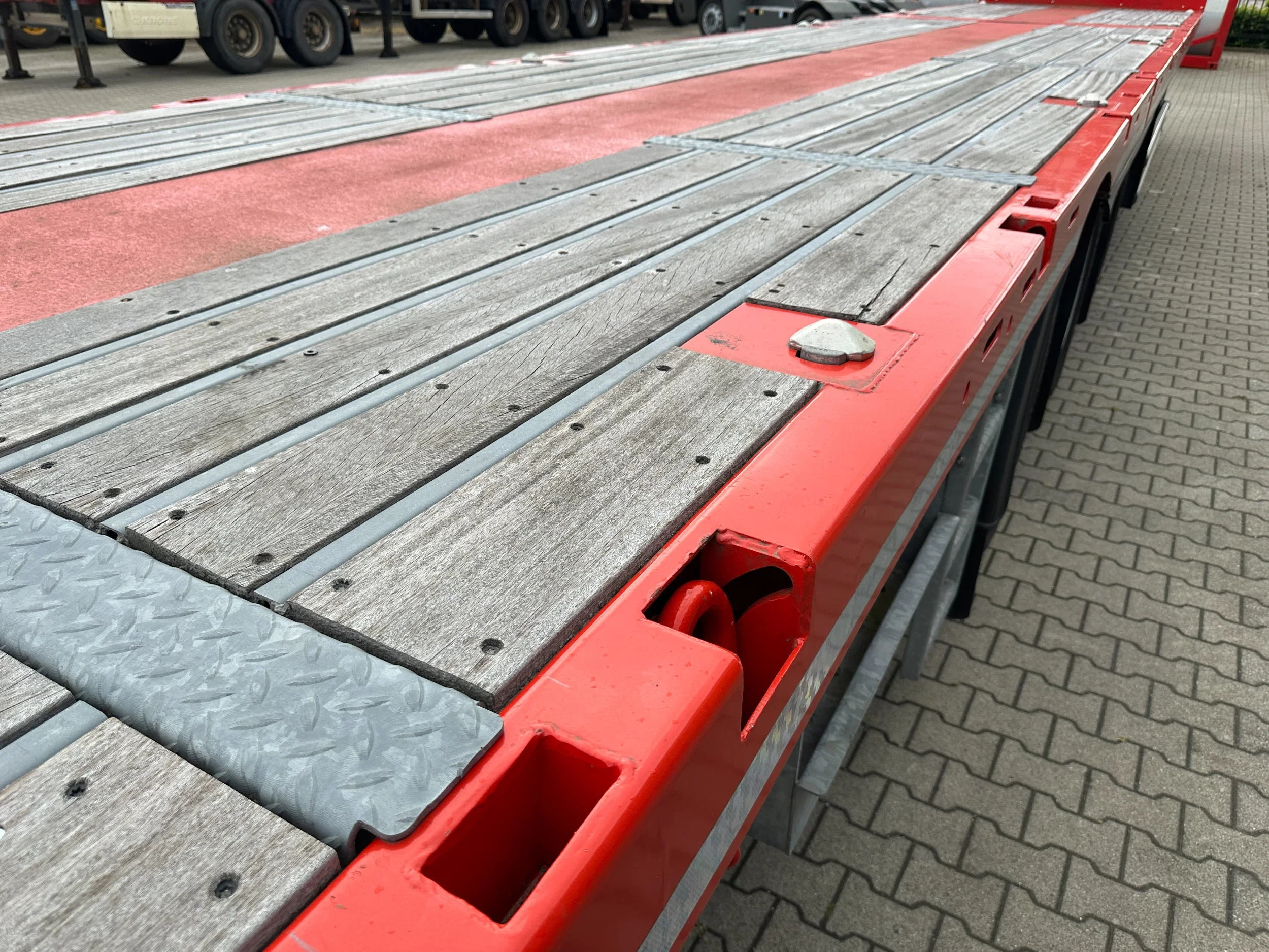 KAESSBOHRER 2026 - new and unused Heavy-Duty flatbed / 690cm extendable / steering axle / lift axle / twistlocks / timberstakes / NL-trailer / APK: 04-2027 obrázek 15