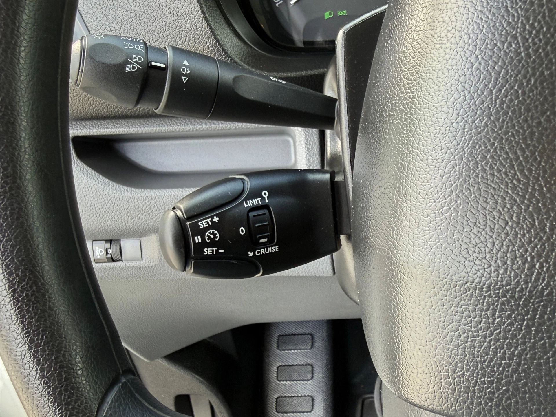 Peugeot Expert 2022 - 1.5 BlueHDI 102 PK / L2H1 / 1e EIG. / 46.846 KM! / AIRCO / CRUISE / NAVI / CARPLAY immagine 13