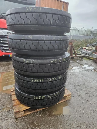 MICHELIN| terminal tractor tires 310/80R22.5 2015 - N/A image 2
