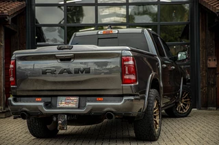 Dodge Ram 1500 2019 - 5.7 V8 4x4 Crew Cab 5'7 Laramie Level 2 obrazek 3