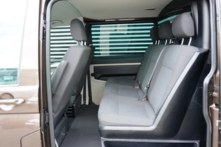 Volkswagen Transporter 2018 - 204pk Euro6 Automaat L2H1 2x Schuifdeur Dubbele cabine Highline 70 Edition LED Navigatie Trekhaak Parkeersensoren Cruise control Stoelverwarming image 2 thumbnail