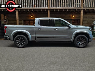 Chevrolet Silverado 2024 - High Country 6.2 V8 420 PK, obrazek 3