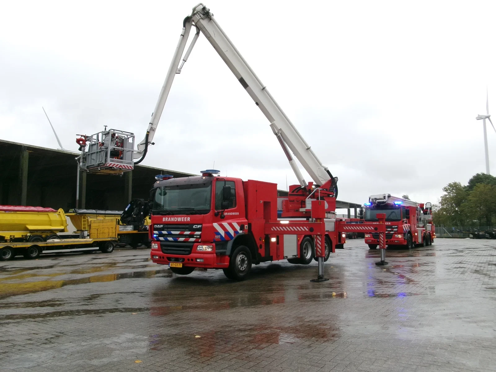 DAF CF 2007 - 75.360 6X2 GESTUURDE NALOOPAS immagine 1