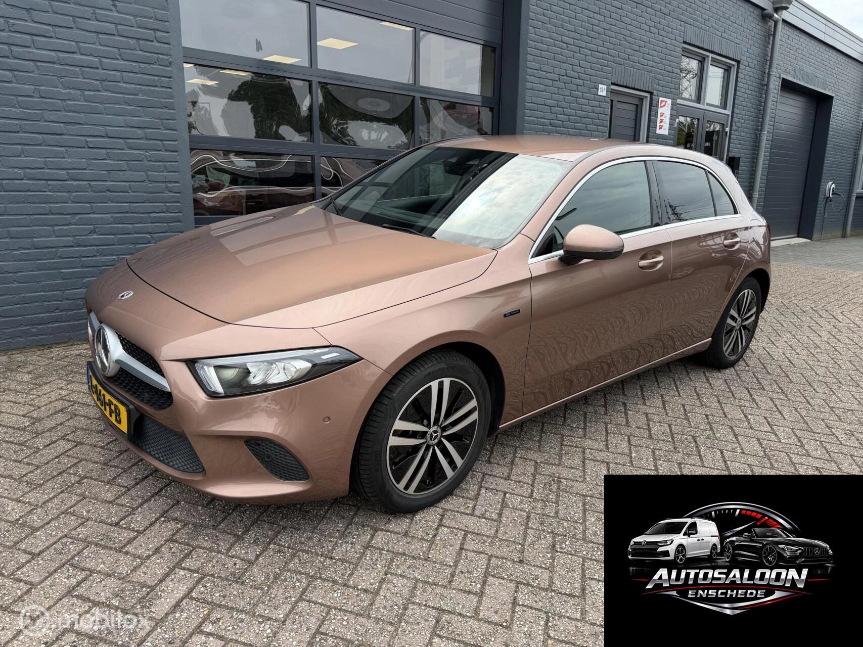 Mercedes-Benz A-Klasse 2021 - 250 e 5-2021 Airco Navi Leder SOH 95,4% afbeelding 1