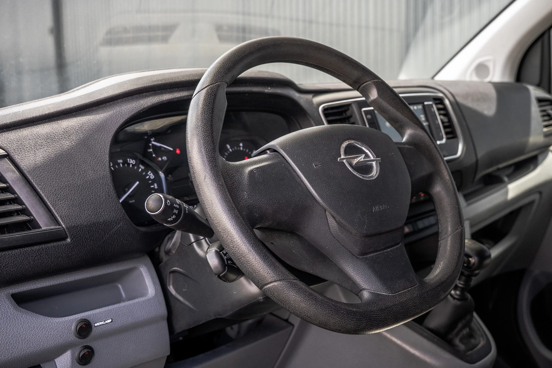 Opel Vivaro 2021 - 2.0 L2H1 125PK | Bedrijfswageninrichting | Cruise | Carplay | Camera | Airco | PDC | Trekhaak image 13