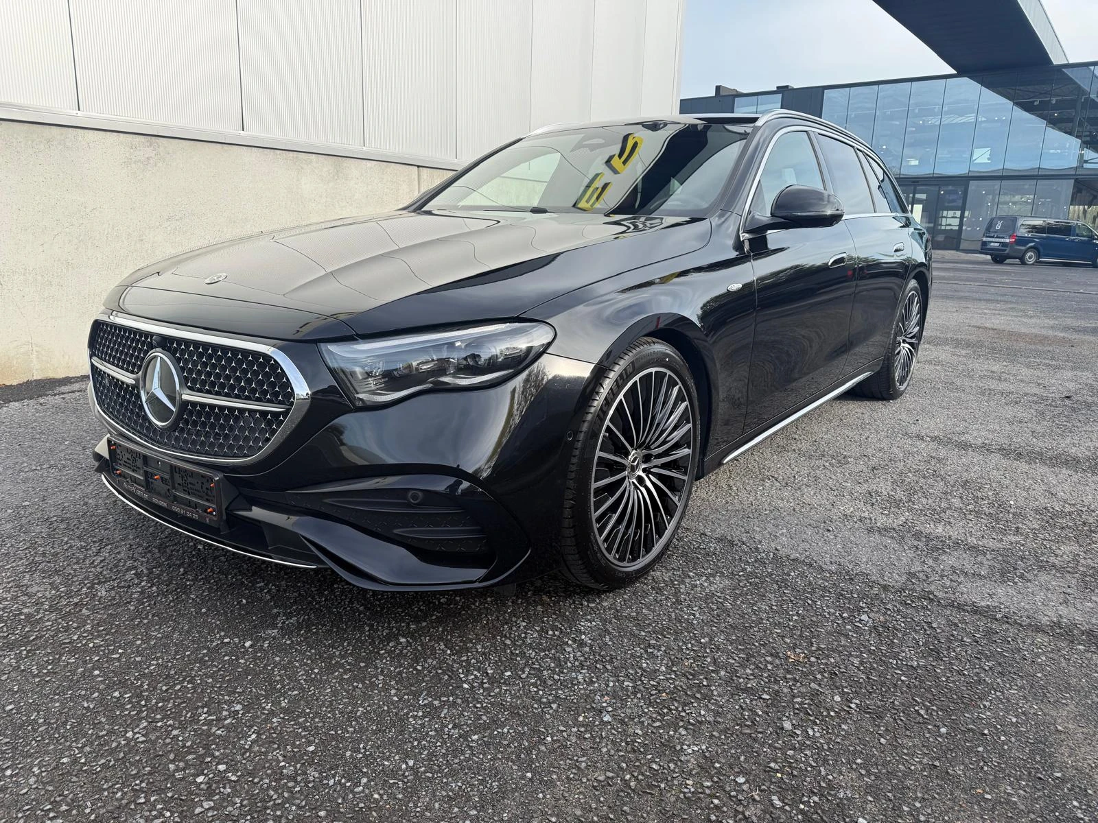 Mercedes-Benz E-Class 2025 - E300 DE 4MATIC AMG LINE image 1