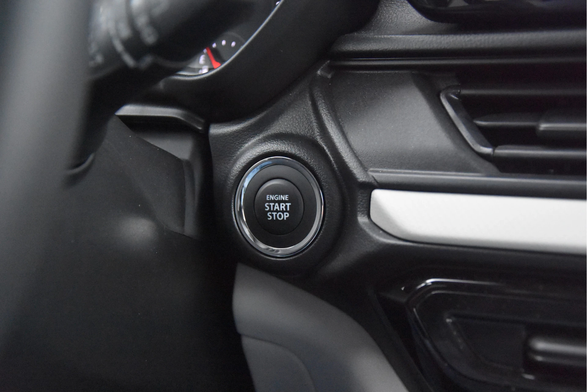 Suzuki Swift 2024 - 1.2 Select Smart Hybrid obrázek 17