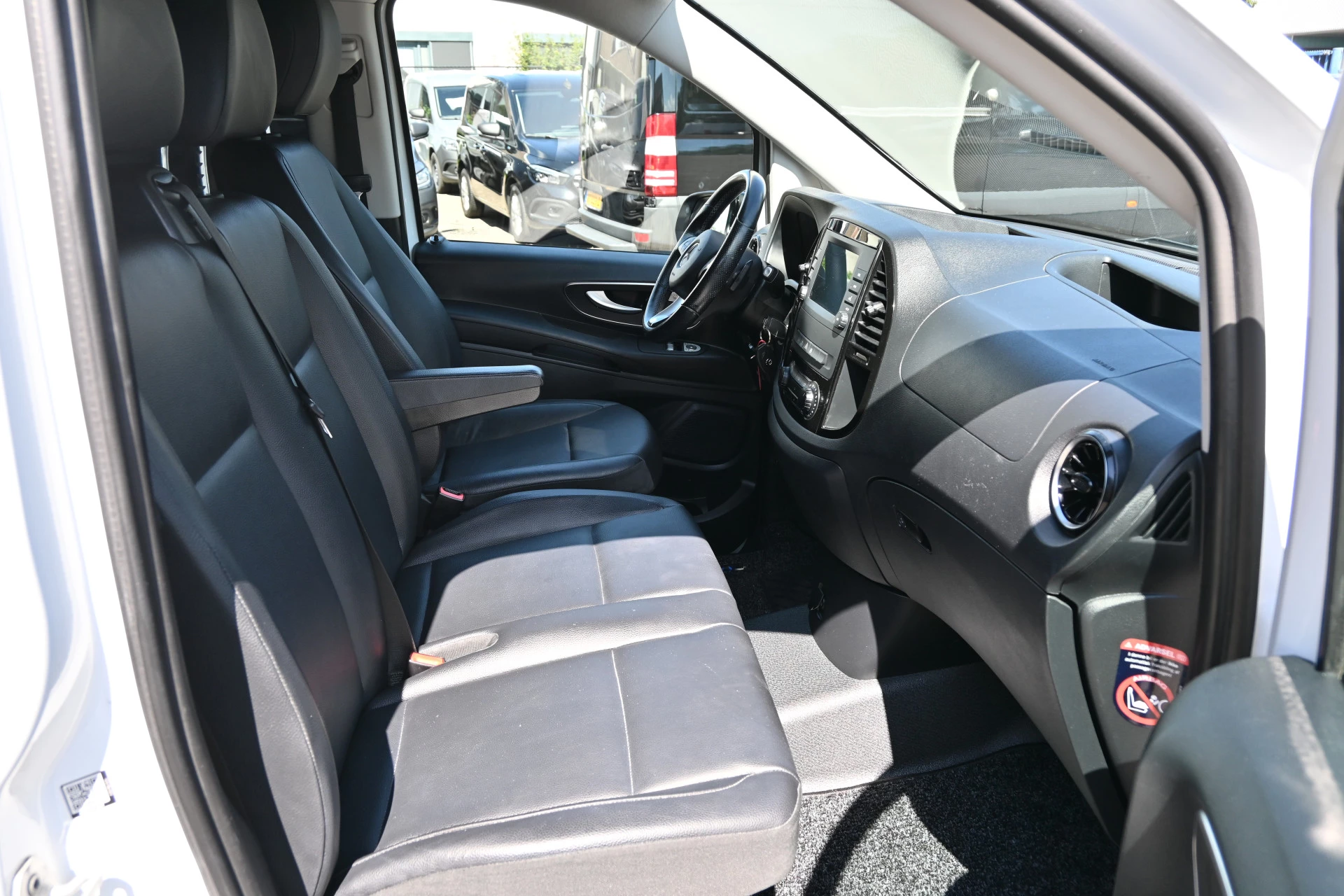 Mercedes-Benz Vito 2022 - 114 CDI L2 obrázek 9