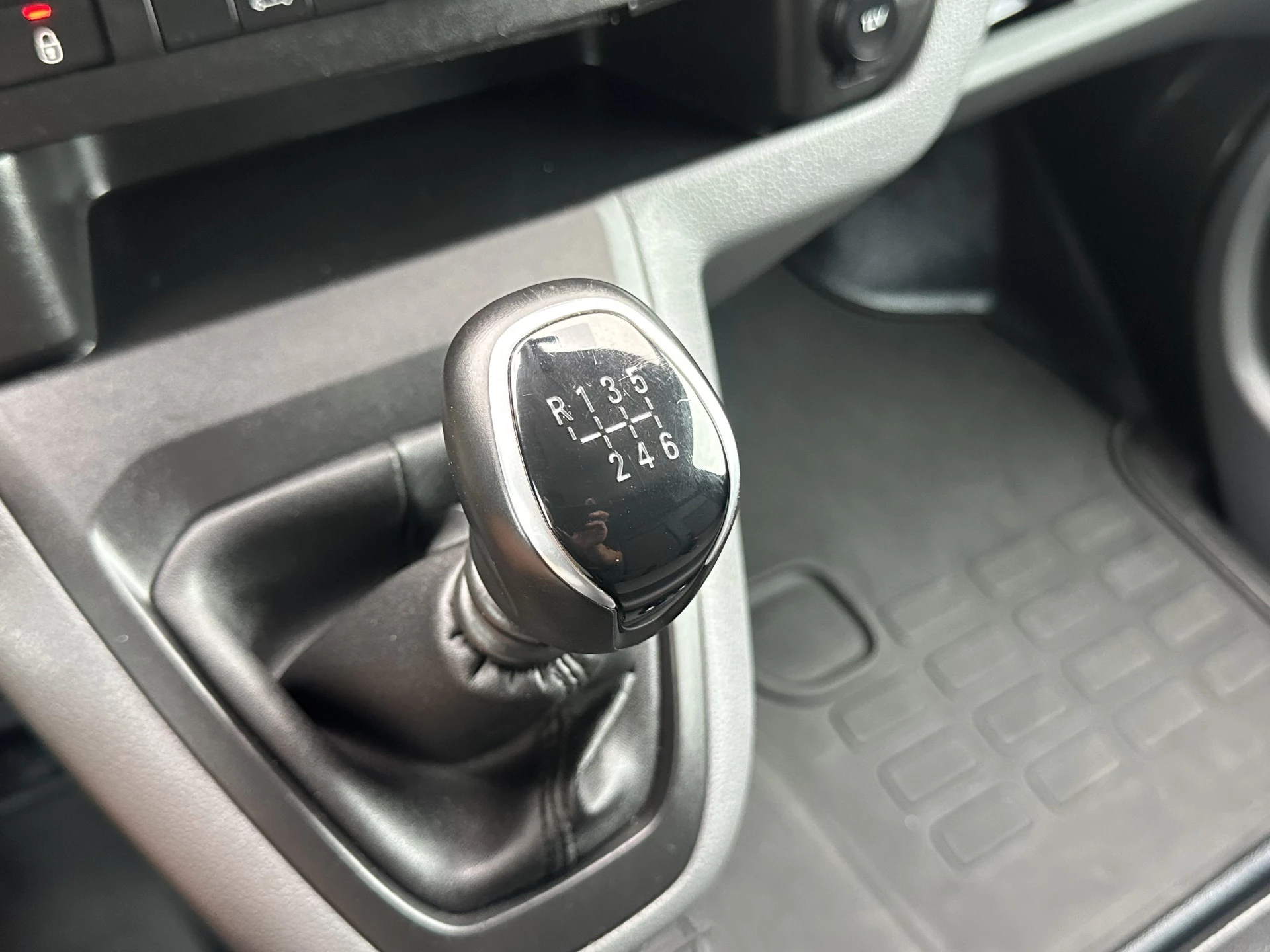 Opel Vivaro 2020 - 2.0 CDTI 150 PK SPORT / L3H1 / 1e EIG. / ALUCA INRICHTING / TREKHAAK / CAMERA / BLIND SPOT / ECC / CRUISE immagine 20