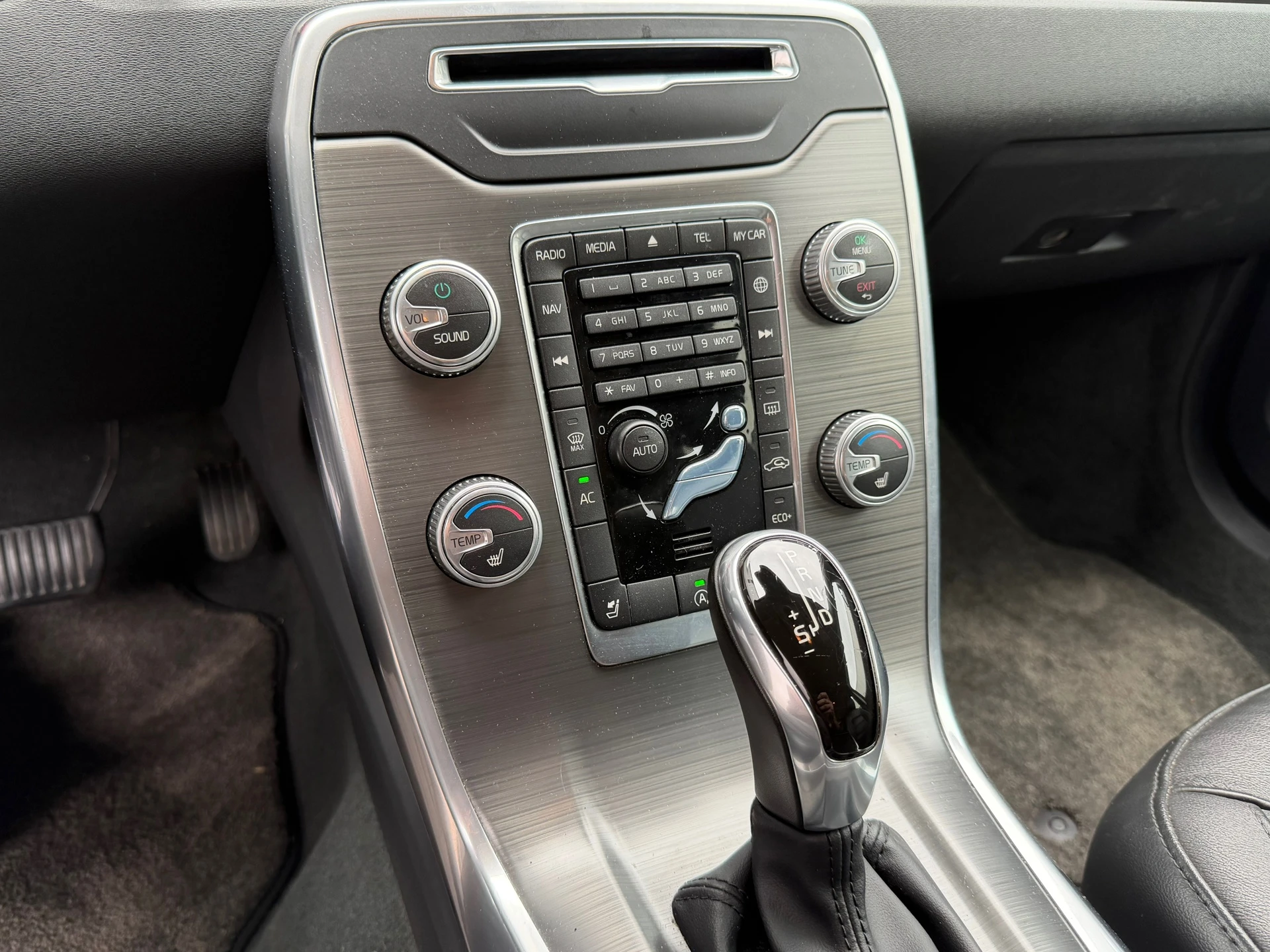 Volvo V70 2016 - 2.0 D4 Polar+ bj.2016 Autom|Navi|Leder|Trekh|Nap. afbeelding 20