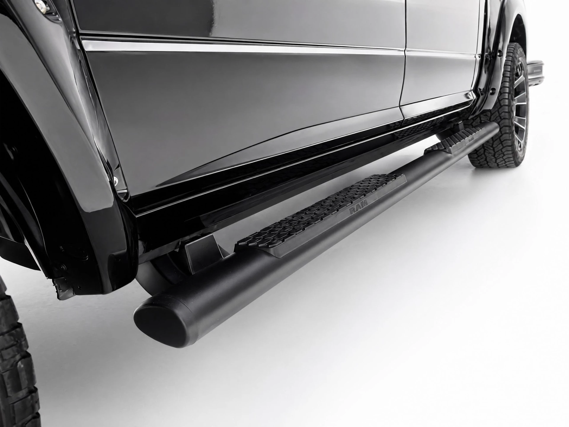 Dodge Ram 1500 2024 - 5.7 V8 4x4 Crew Cab 5'7 Laramie | Trekhaak | Tonneau cover | extra LPG 200L | Wide boddy | Fuel 22inch velgenset| afbeelding 8