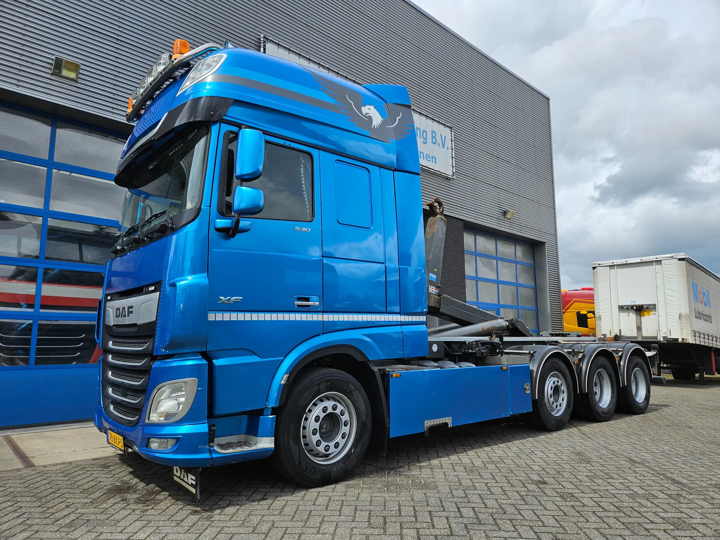 DAF XF 530 2018 - 8X2 Haakarm VDL 25 ton afbeelding 1