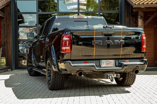 Dodge Ram 1500 2022 - 5.7 V8 4x4 Crew Cab Laramie afbeelding 3 miniatuur