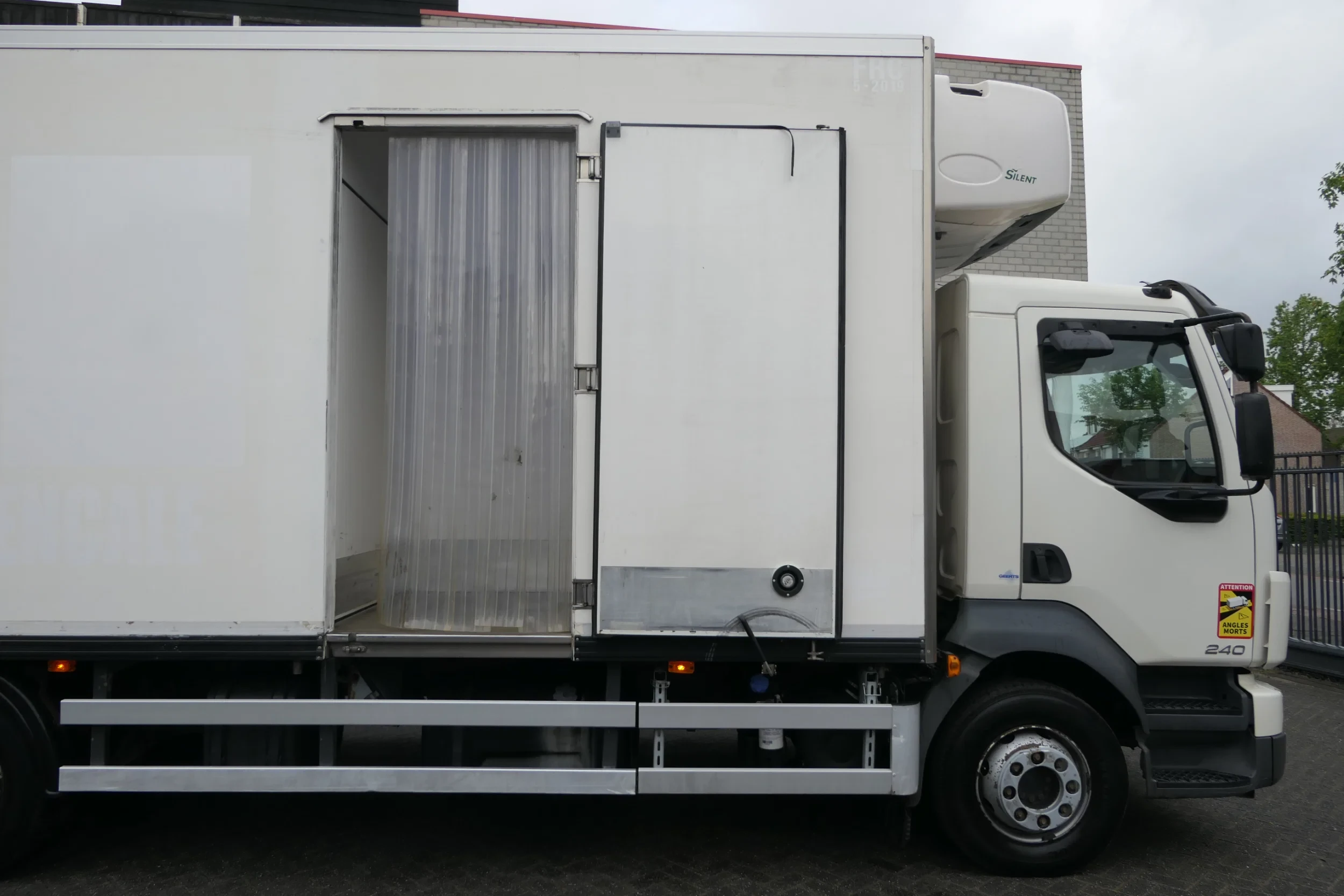 Volvo 240 2013 - FL | Carrier SUPRA 950Mt / Bi-temp | 3 Compartments | 297181Km | 2013 | 12Ton | 6 Cylinder | Dhollandia 1500Kg | Luxembourg Truck afbeelding 8