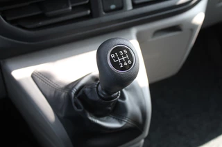 Ford Transit Custom 2024 - 320 2.0 TDCI L2H1 Trend DC 136pk - Carplay - Android - Camera - Trekhaak - LED koplampen - Stoelverwarming - Draadloos laden - Rijklaar image 33