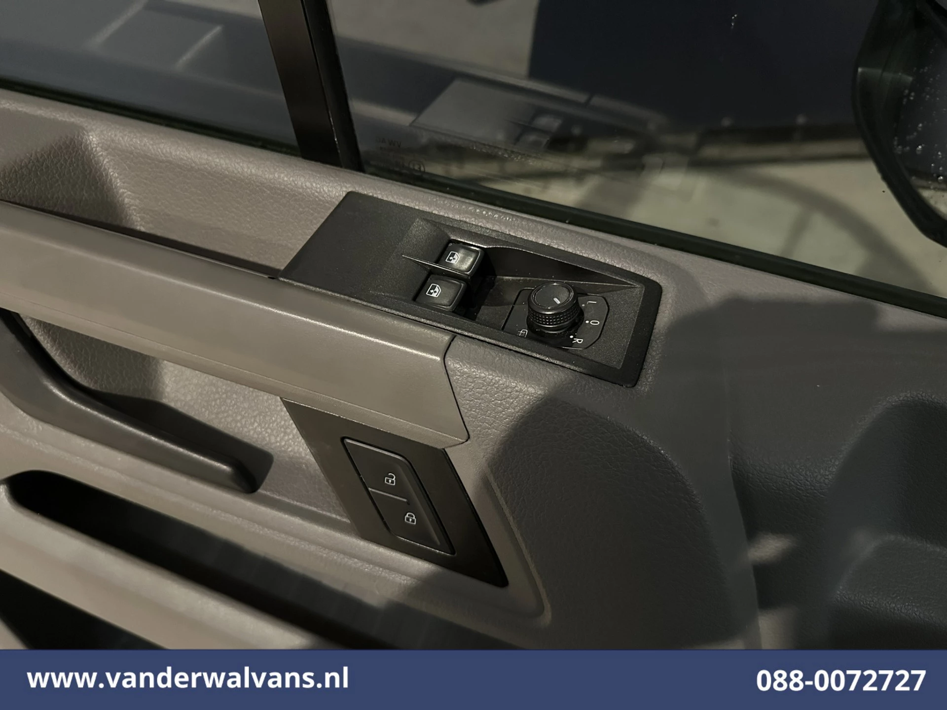 Volkswagen Crafter 2019 - 2.0 TDI 140 pk L3H3 L2H2 Euro6 Airco | Camera | Navigatie | Apple Carplay | Massagestoel image 19