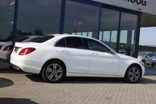 Mercedes-Benz C-Class 2017 - 180 AUT9 Avantgarde CAMERA NAVI TREKHAAK NL AUTO image 2