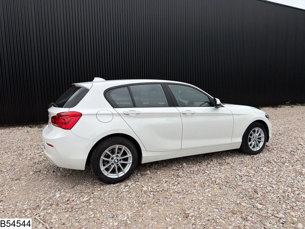 BMW 1 Series 2018 - 116 D zdjęcie 2