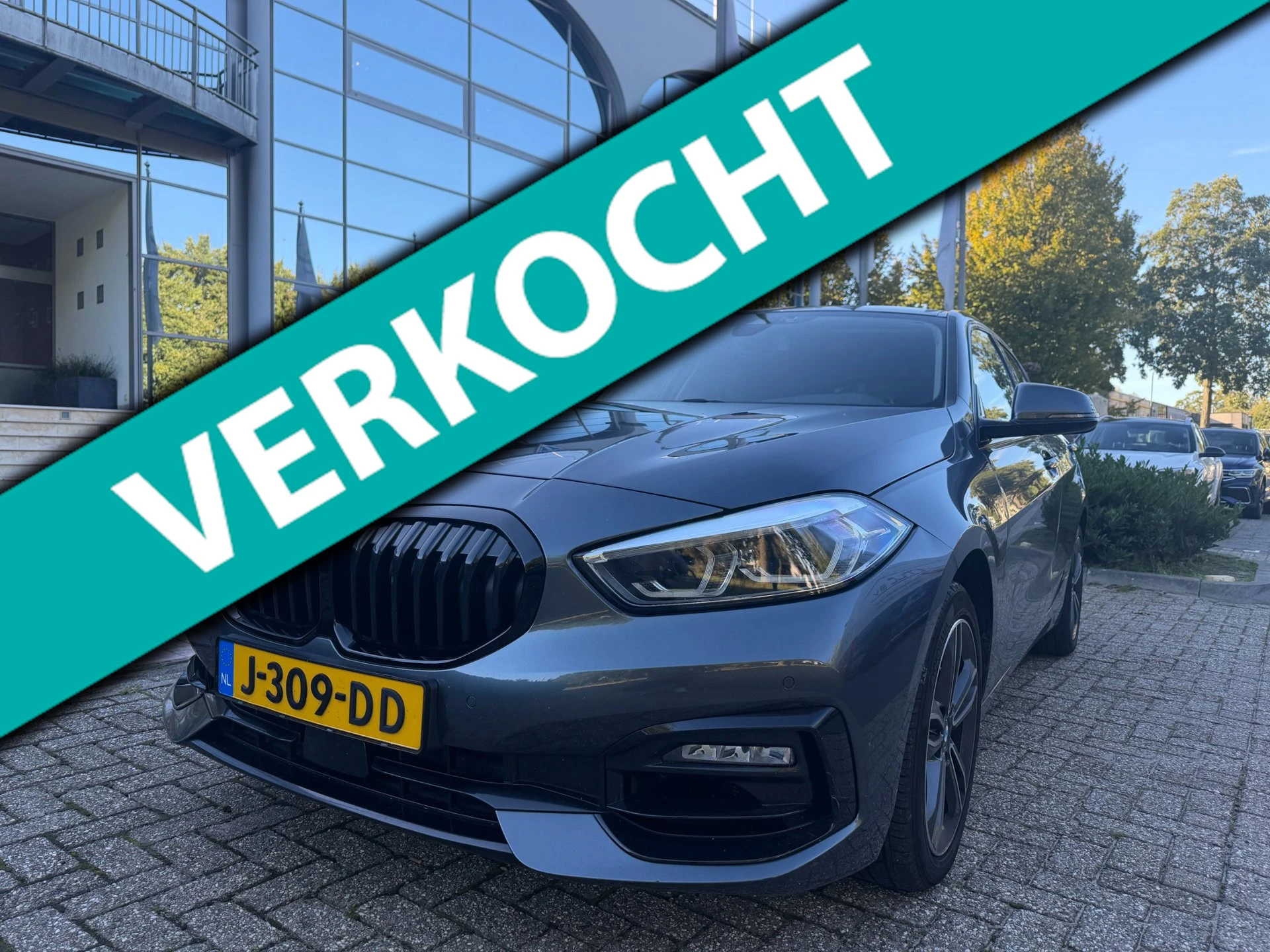 BMW 1 Serie 2020 - 118i Executive Edition aut 158000 km N.A.P afbeelding 1