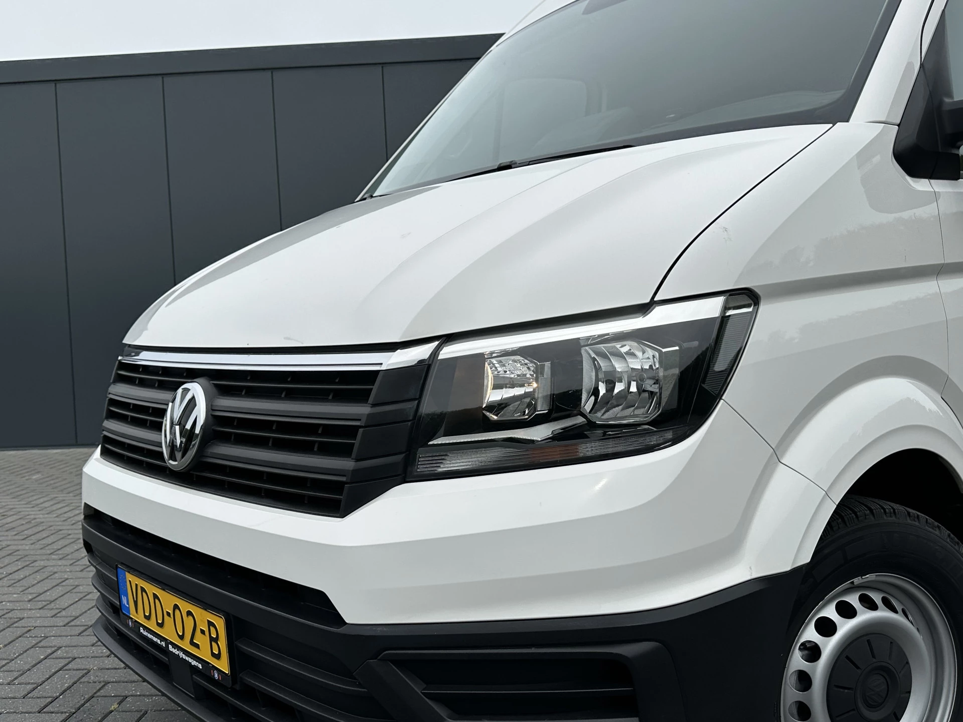 Volkswagen Crafter 2017 - 2.0 TDI 141 PK E6 / L4H3 / INRICHTING / IMPERIAAL + TRAP / 3 TONS TREKHAAK / CAMERA / AIRCO afbeelding 17