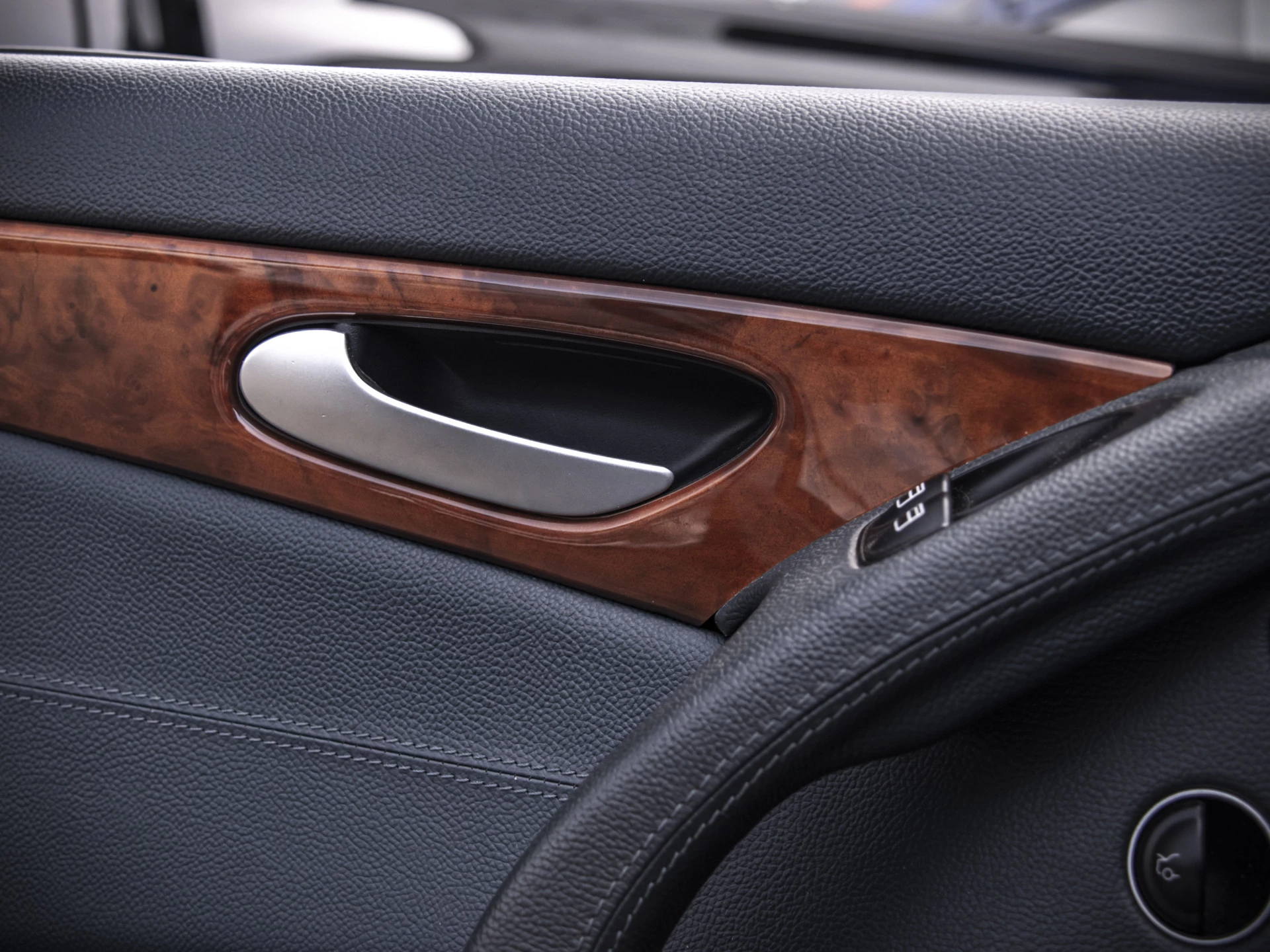 Mercedes-Benz SL 2004 - 500 | Tellurium Silver Metallic | afbeelding 24