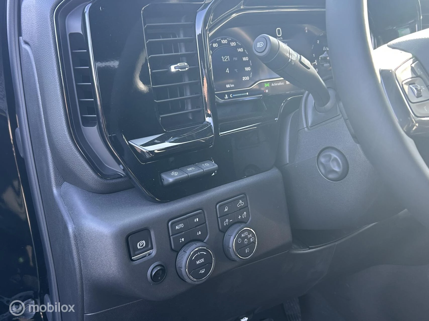 Chevrolet Silverado 2024 - USA ZR2 6.2 V8 image 32