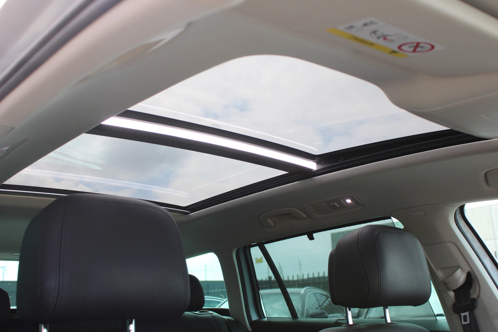 Volkswagen Passat 2018 - Variant 1.4 TSI Comfortline Business PANORAMADAK LEDER TREKHAAK CAMERA afbeelding 14