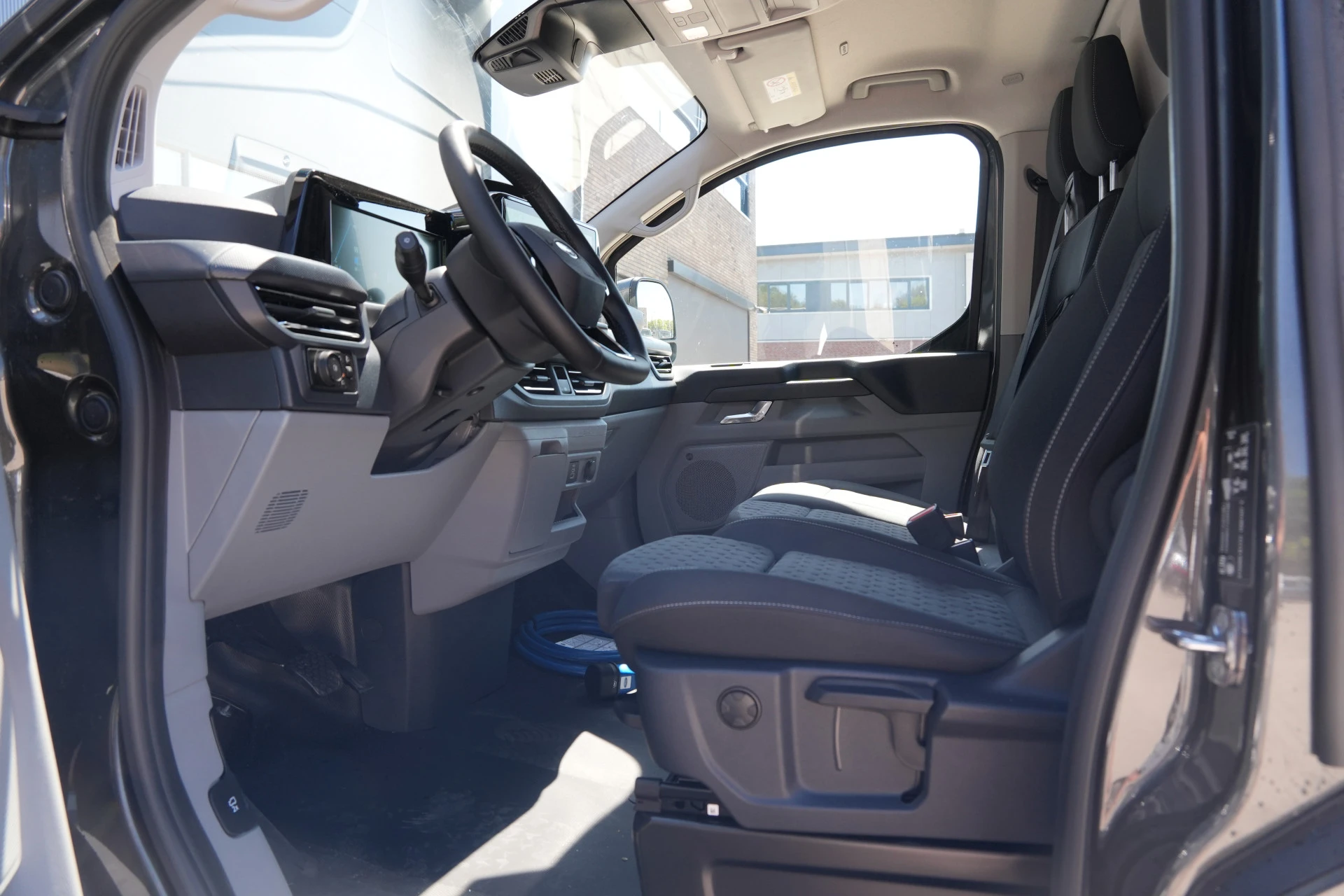 Ford E-Transit Custom 2026 - 340 L2H1 Limited 71 kWh 218pk - AGR Bestuurdersstoel - 2x Schuifdeur - LED - 360 Camera - B&O - ACC - Navi - Stoel/Stuurverwarming - Rijklaar immagine 16