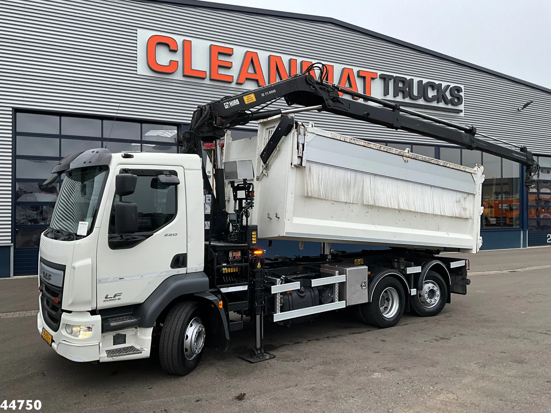 DAF FAN LF 220 Euro 6 Hiab 11 Tonmeter laadkraan Just 166.649 Km! 2014 afbeelding 1