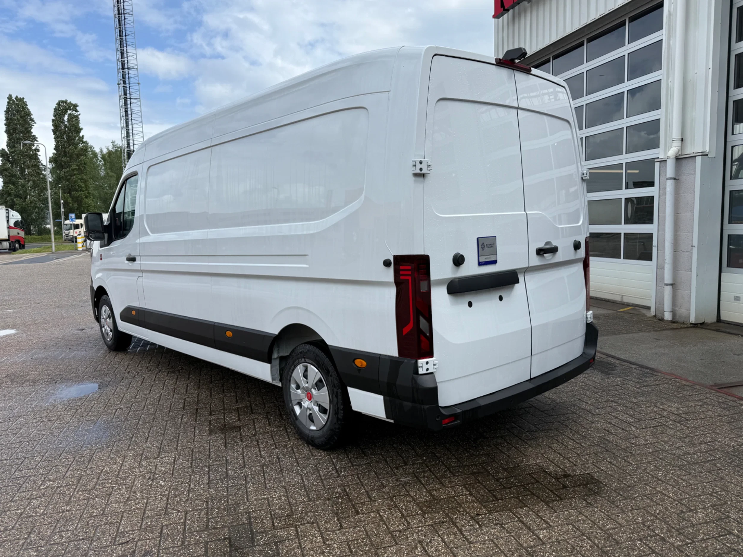 Renault Master 2026 - Red Edition E-Tech L3H2 VOORRAAD/ 270gr. DEUREN/ BETIMMERING afbeelding 4