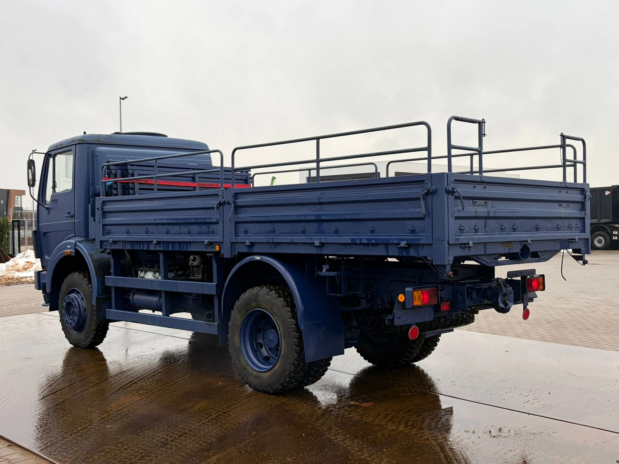 Mercedes-Benz 1017 4X4 blue 1985 Bild 3
