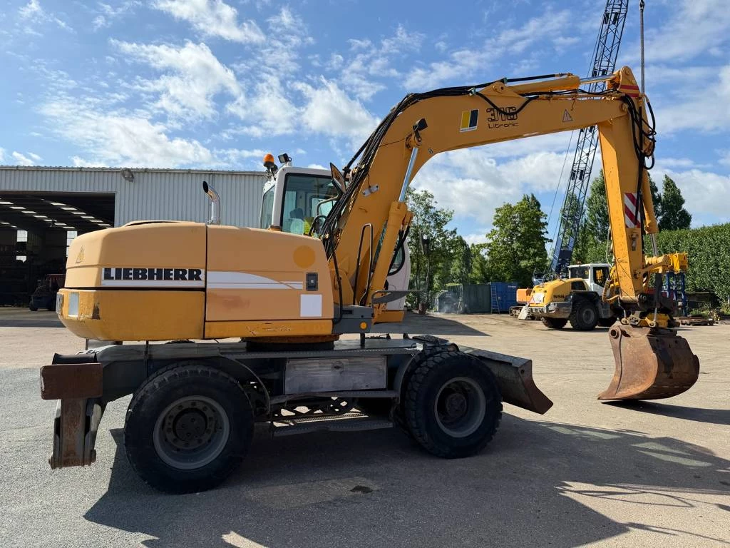 Liebherr 2002 - A 316 ( engcon rotortilt ) изображение 6