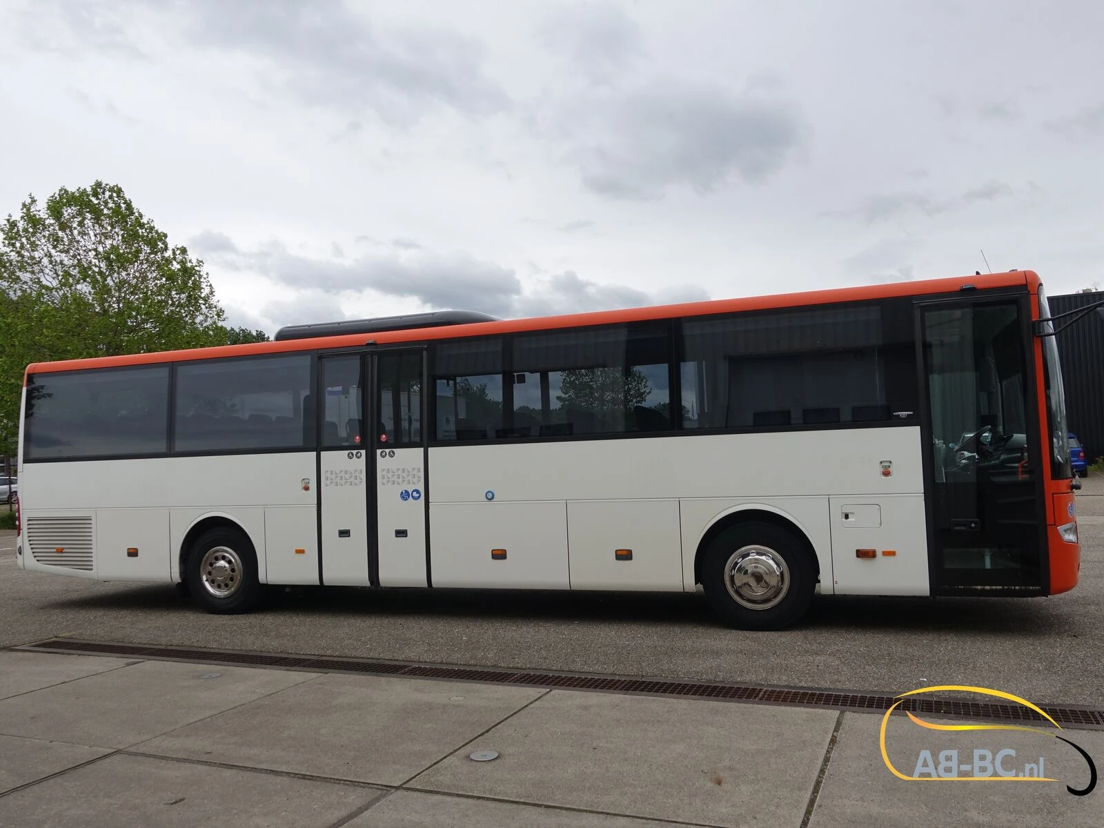 Mercedes-Benz Intouro 49 Seats Liftbus EURO 6 2016 image 4