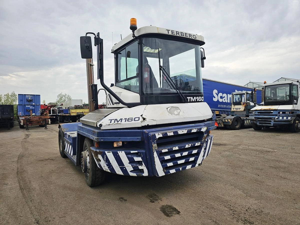 Terberg RT283/TERMINAL TRACTOR 4X4/ TURNING CHAIR. / AUTOMATIC GEAR / 25000 HOURS / 8 PIECES / hydraulic system/ financiering mogelijk 2012 afbeelding 1