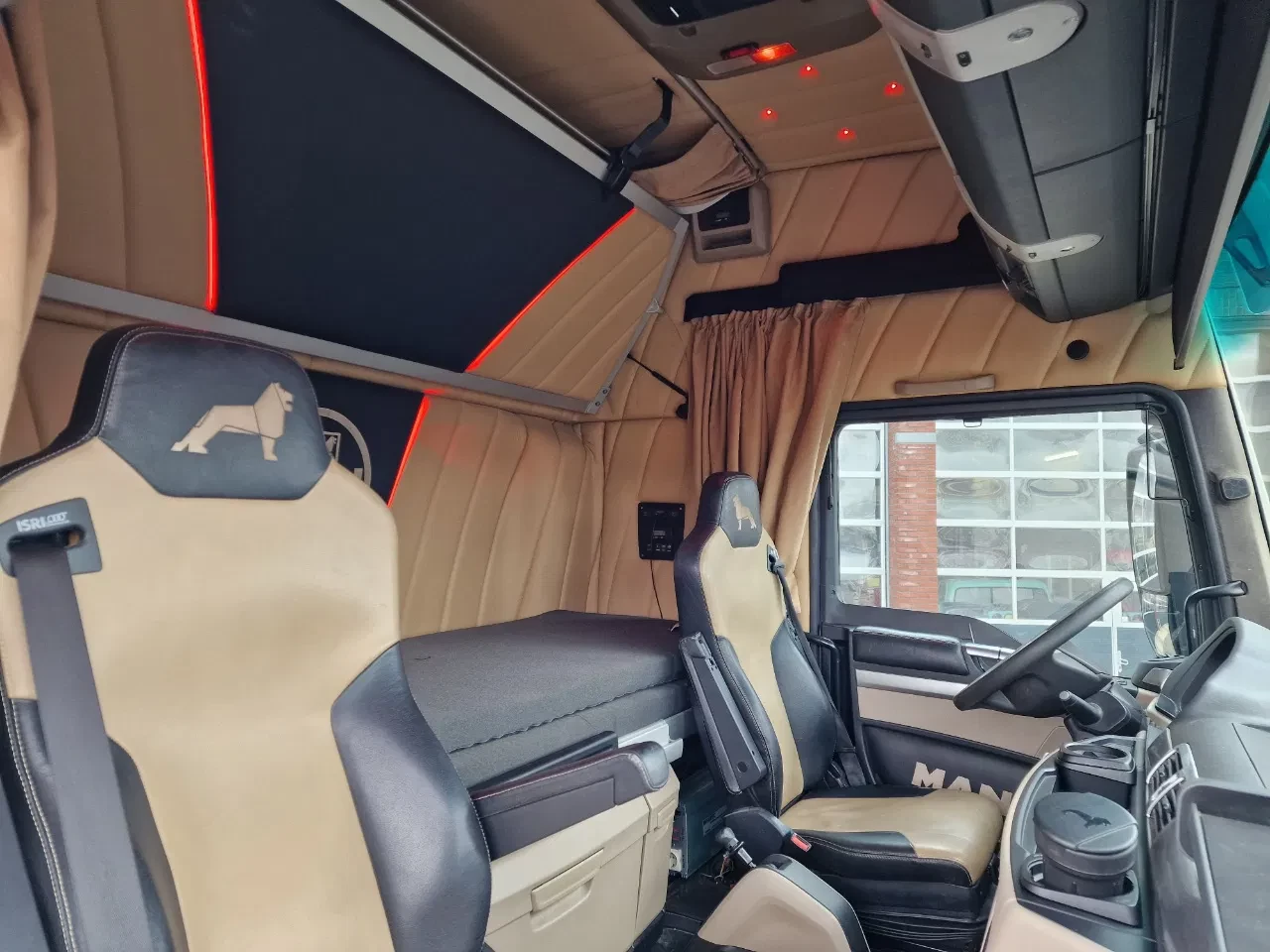 MAN TGX 2020 - 18.510 4x2 - Lowdeck - Custom interior - Full air - Night clima - Euro 6 - Alloy wheels imagem 22