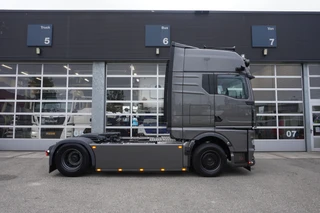 MAN TGX 2026 - 18.640 I 4x2 LL SA I | D38 | 390WB I Luchtgeveerde vooras I 12,3 inch mediasysteem I ACC Stop-and-go I Standairco | Climatronic I Koelkast | Optiview | Leder bekleding | Lichtbak | verstralers | Zwaailampen | Magnetron omvormer | lichtlatten | Showtruck afbeelding 3 miniatuur