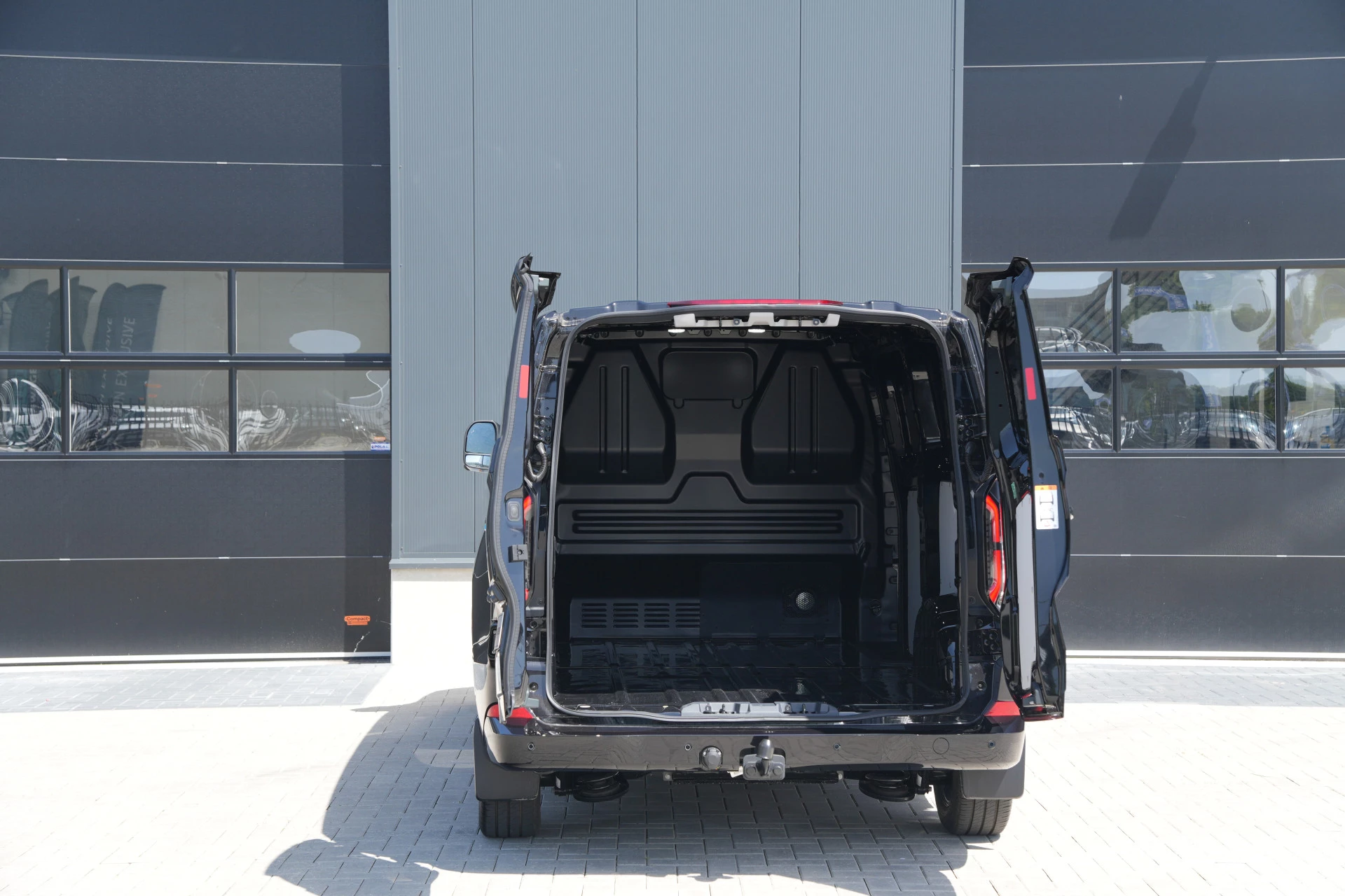 Ford E-Transit Custom 2026 - 340 L2H1 Limited 71 kWh 218pk - AGR Bestuurdersstoel - Trekhaak - ACC - B&O - Navi - Stoel/Stuurverwarming - 360 Camera - Blindspot - Rijklaar obrázek 7