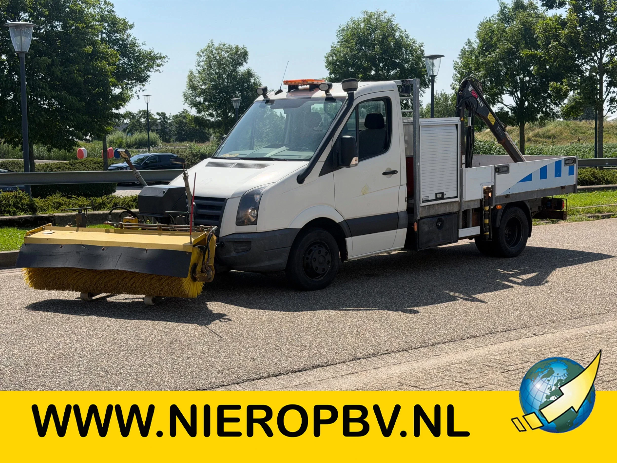 Volkswagen Crafter 2010 - 2.5TDI Openlaadbak Airco Cruisecontrol HIAB 013T + Veeg Machine / Borstel MARGE afbeelding 1