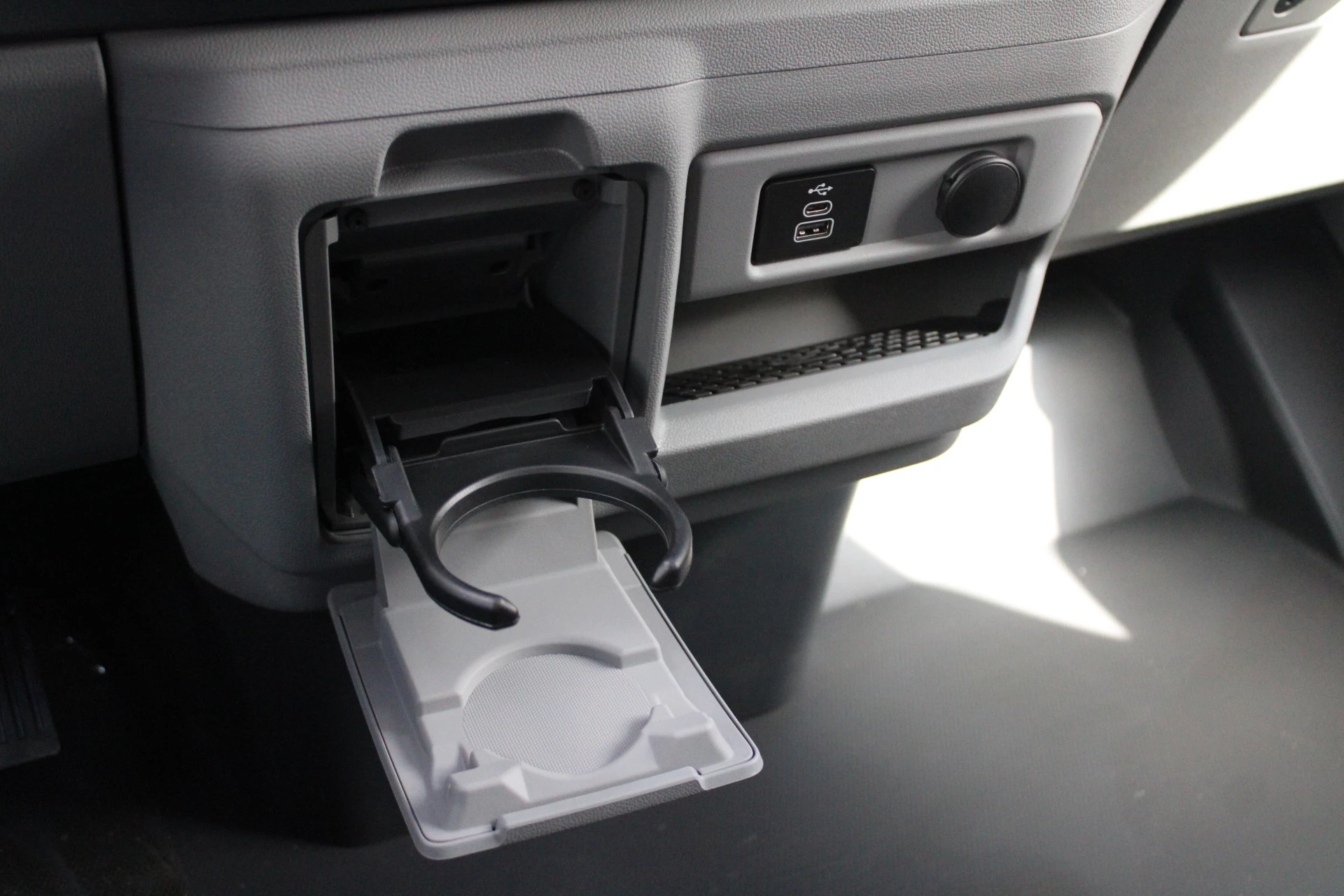 Ford Transit Custom 2025 - 320 2.0 TDCI L2H1 Limited 170pk - 1+1 Stoelopstelling - 2x Schuifdeur - Adaptive Cruise - Verwarmd stuur - Blind spot - Navigatie - Camera - Draadloos laden - Rijklaar zdjęcie 33