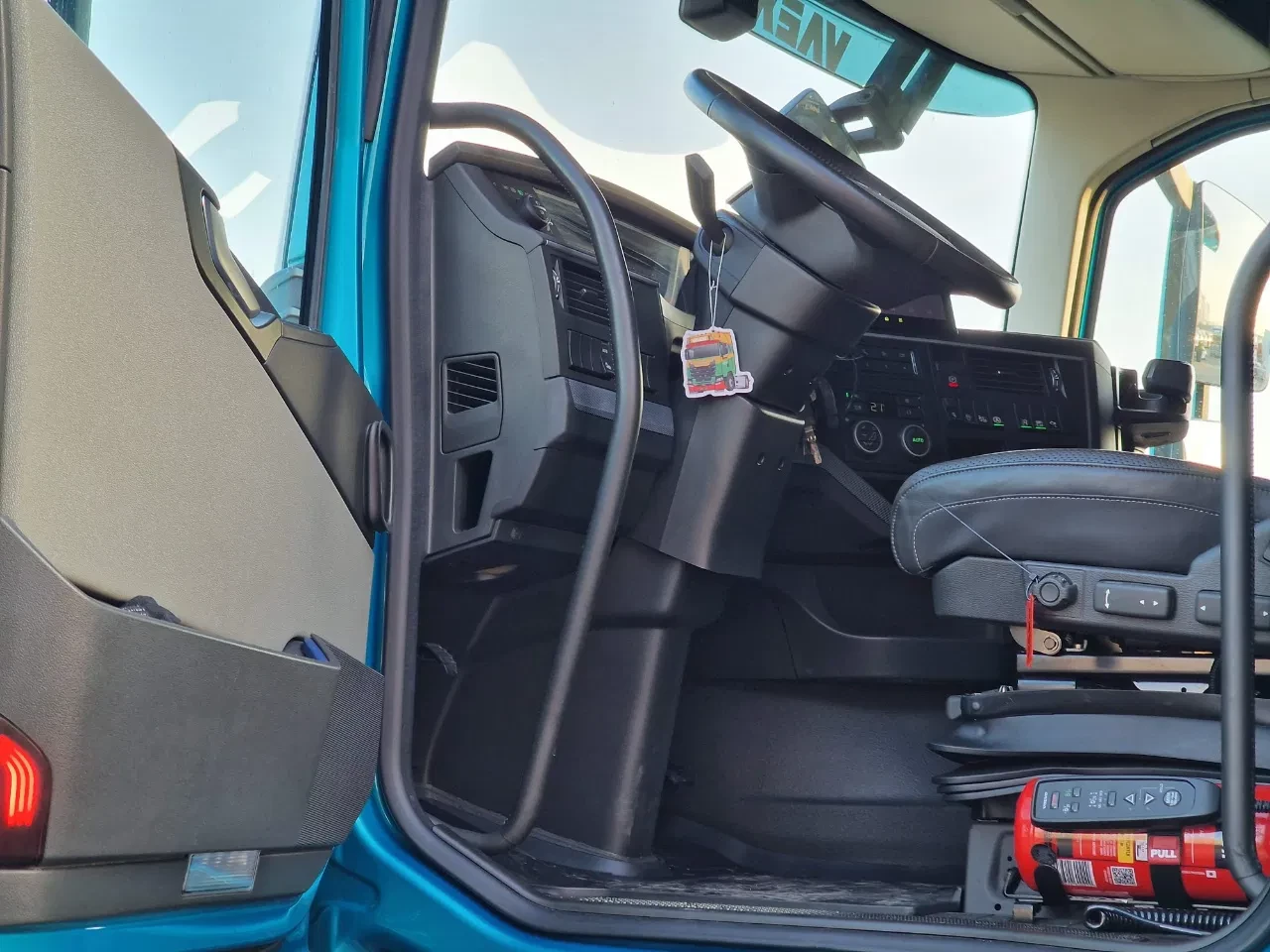 Volvo FH 2024 - 500 Globetrotter XL Cartransporter Blyss Modulo 6 - Like new - Low KM - I parkcool afbeelding 14