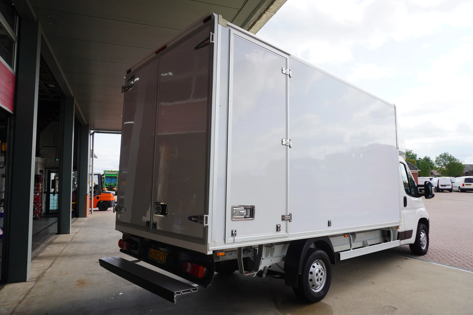 Peugeot Boxer 2018 - 335 2.0 BlueHDI 131PK L3 Pro Meubelbak изображение 4
